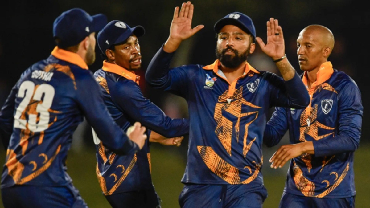 Boland clinch thriller over Knights via Super-Over. 